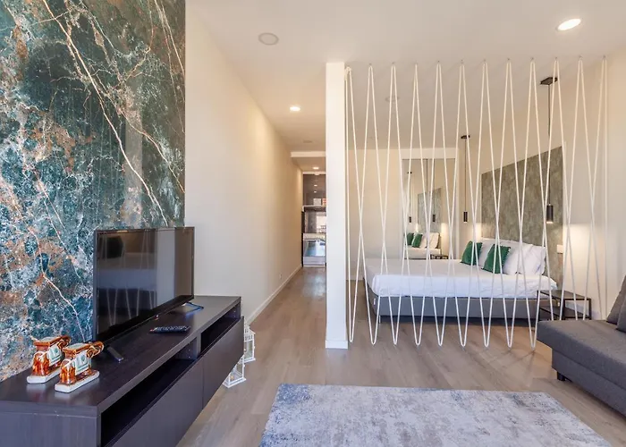 Feel At - Largo Do Paco