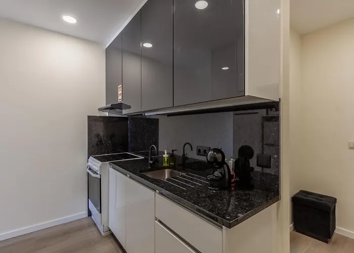 Feel At - Largo Do Paco