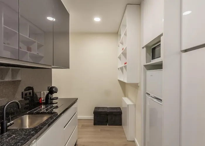 Feel At - Largo Do Paco Braga